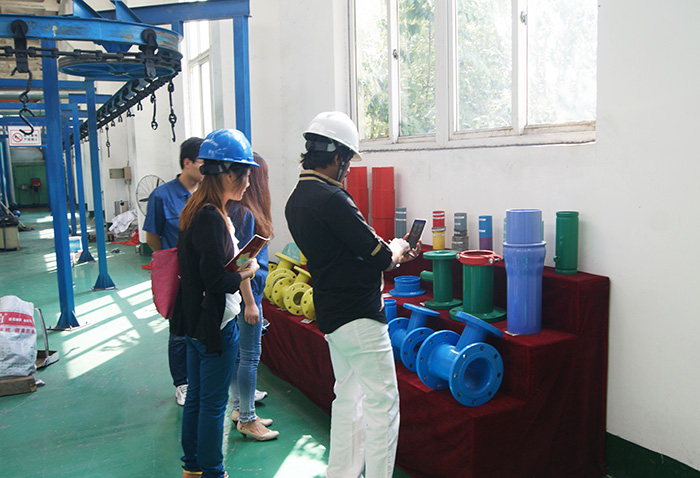 印度客戶參觀沃爾華管業車間