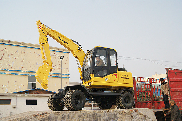 沃爾華集團5臺挖掘機順利出口泰國 沃爾華集團5臺挖掘機順利出口泰國