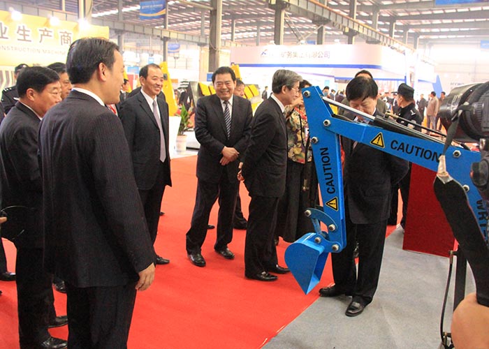 主辦方領導在沃爾華展會前