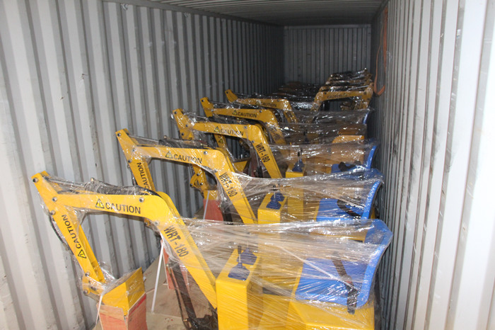 沃爾華集團40臺兒童挖掘機批量出口新加坡 沃爾華集團40臺兒童挖掘機批量出口新加坡