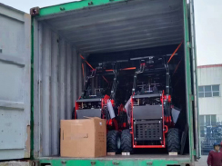 沃爾華集團(tuán)2臺滑移裝載機(jī)出口南美地區(qū)