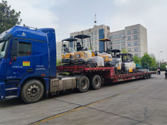 沃爾華集團(tuán)一批挖掘機(jī)和叉車(chē)出口南美地區(qū)